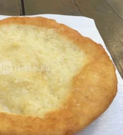 Mint a Mókus Fenn a Fán