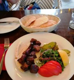 Al-Amir Szír Étterem & Kávézó