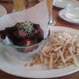 Bonnie Restro, Budapest - Étel/ital