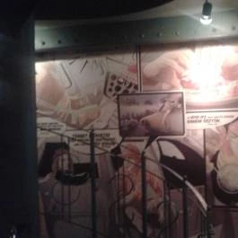 Bonnie Restro, Budapest - Belső