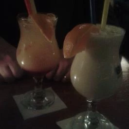 Bonnie Restro, Budapest - Étel/ital