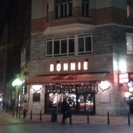 Bonnie Restro, Budapest - Külső kép
