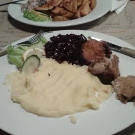 Tonett Pub Étterem & Pizzéria Budapest - Étel/ital