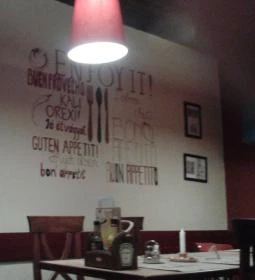 Tonett Pub Étterem & Pizzéria