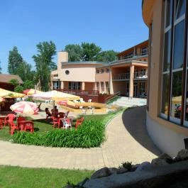 Termálhotel Martfű Martf? - Medence/kert