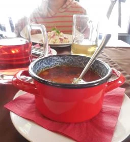 Hollóköves Kávézó & Bisztró