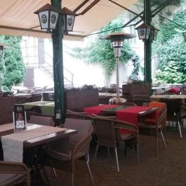 Classic Café Szerb Étterem & Grillkert Szeged - Külső kép