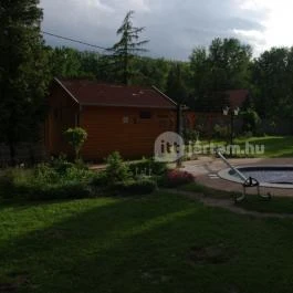 Zsanett Hotel Balatonkeresztúr - Medence/kert