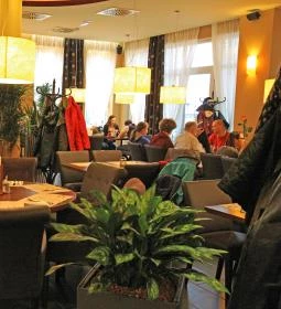 Vakvarjú Étterem - Újlipót