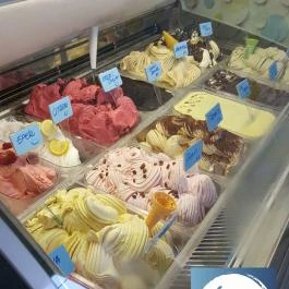 Nasi Fagylaltozó Budapest - Étel/ital