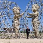 Love by Milov - Szeretet szobor Vál - Egyéb