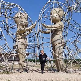 Love by Milov - Szeretet szobor Vál - Egyéb