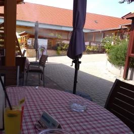 Fék Kávéház Étterem , Balatonakali - Külső kép