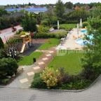 Hotel Kiss Tata - Medence/kert