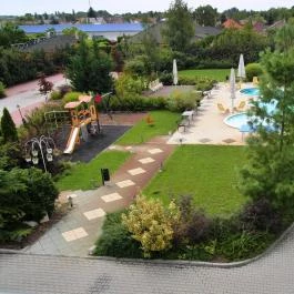 Hotel Kiss, Tata - Medence/kert