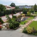 Hotel Kiss Tata - Medence/kert