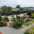 Hotel Kiss Tata - Medence/kert