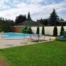 Hotel Kiss, Tata - Medence/kert