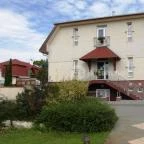 Hotel Kiss Tata - Külső kép