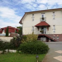 Hotel Kiss, Tata - Külső kép