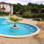 Hotel Kiss Tata - Medence/kert