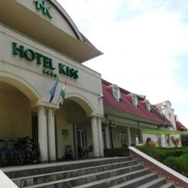 Hotel Kiss, Tata - Külső kép