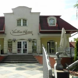 Hotel Kiss, Tata - Külső kép