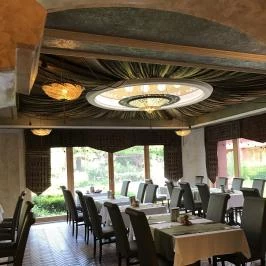 Mesés Shiraz Hotel Egerszalók - Vendéglátás