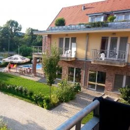 Royal Club Hotel, Visegrád - Medence/kert