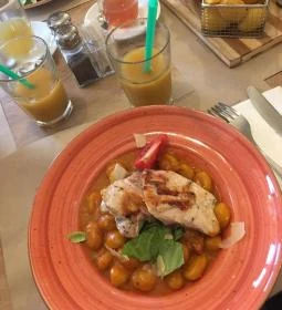 Borbarátok Vendéglő