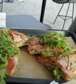 Pizza, Kávé, Világbéke