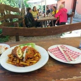 Kocsma a Pipáshoz Magyarkúti Kisvendéglő, Verőce - Étel/ital