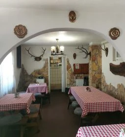 Kocsma a Pipáshoz Magyarkúti Kisvendéglő