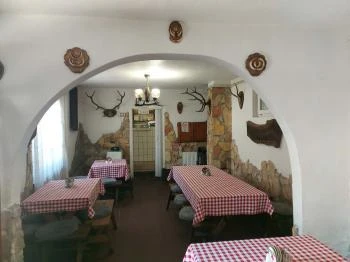 Kocsma a Pipáshoz Magyarkúti Kisvendéglő Verőce