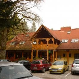 Háromforrás Étterem Kőkapu , Nagyhuta - Külső kép