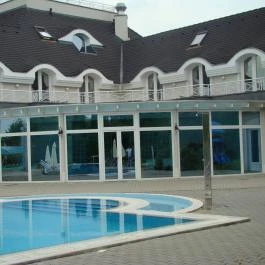 Liget Wellness & Konferencia Hotel Szarvas - Medence/kert