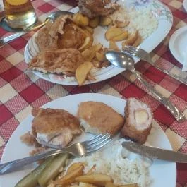 Family Kisvendéglő Gyula - Étel/ital