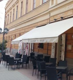 40-es Palacsintázó és Ételbár 