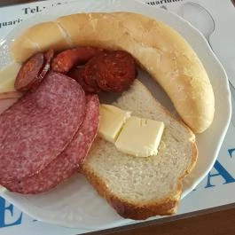 Aquarium Étterem, Abádszalók - Étel/ital