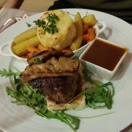 Erdőspuszta Club Hotel - Fenyves Vendéglő, Debrecen - Étel/ital