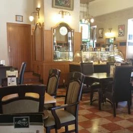 Esztergomi Központi Kávéház Szamos Cukrászda Esztergom - Belső