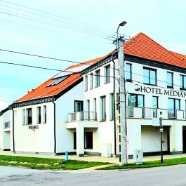 Hotel Medián étterme Hajdúnánás - Külső kép