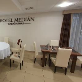 Hotel Medián étterme Hajdúnánás - Belső