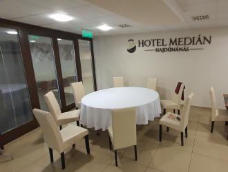 Hotel Medián étterme, Hajdúnánás