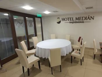 Hotel Medián étterme Hajdúnánás