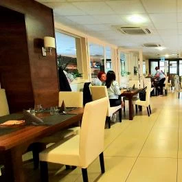 Hotel Medián étterme Hajdúnánás - Belső