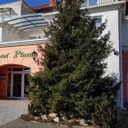 Hotel Platán étterme Debrecen - Külső kép