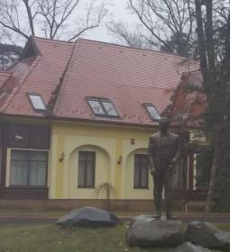 Krúdy Étterem (Villa Hotel)