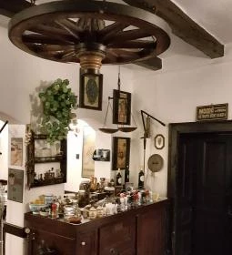 Lilaakác Kisvendéglő