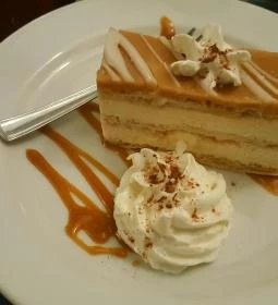 Lilaakác Kisvendéglő